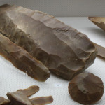 Livre de Beurre, Feuerstein aus Le Grand-Pressigny mit Schlagstein "piqueteur"